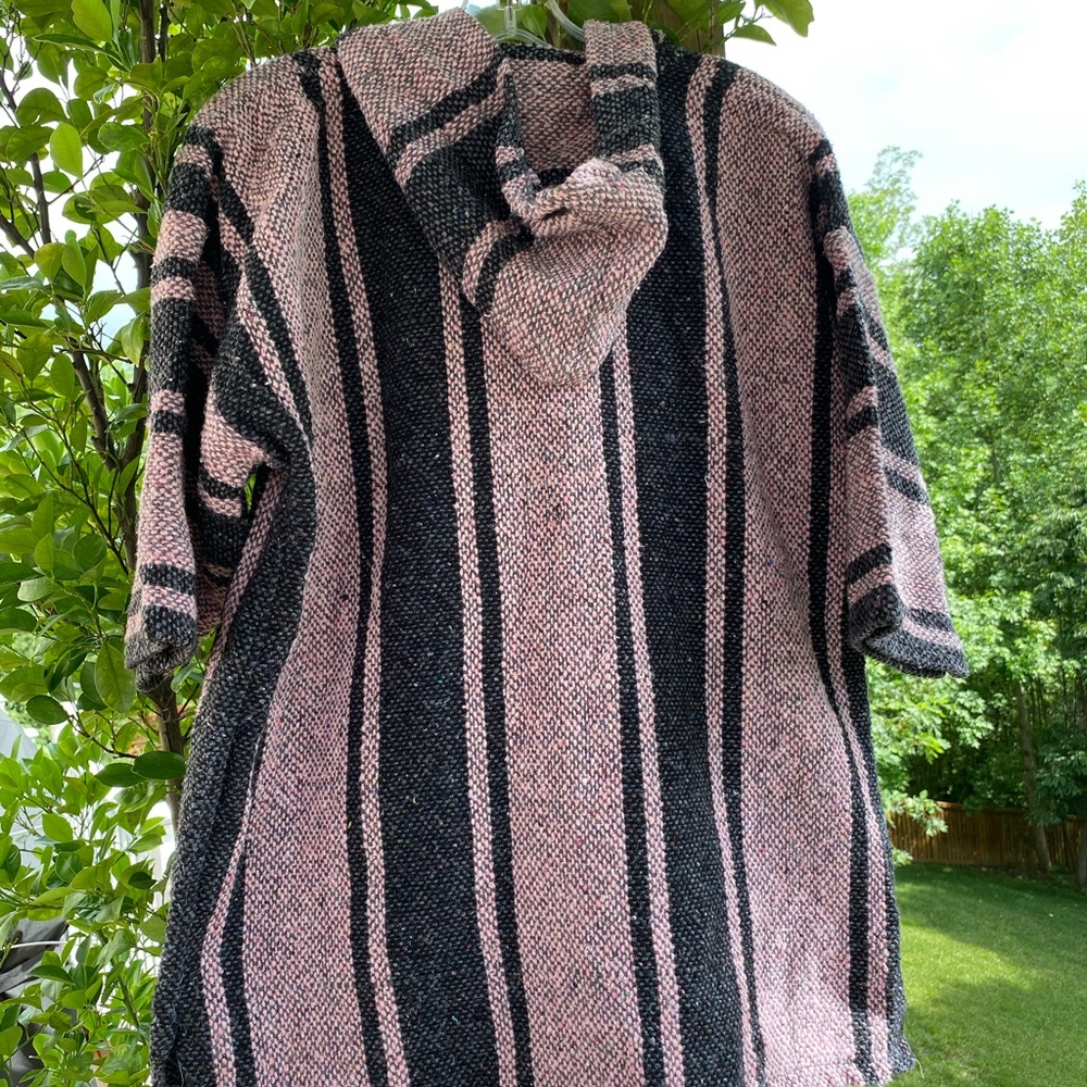 Vintage 5Focus Cotton Blend Pink & Gray Short Sleeve Mexican Baja Poncho - Picture 5 of 5